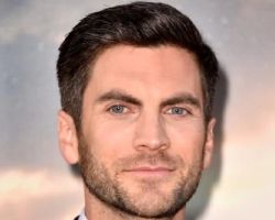 WHAT IS THE ZODIAC SIGN OF WES BENTLEY?